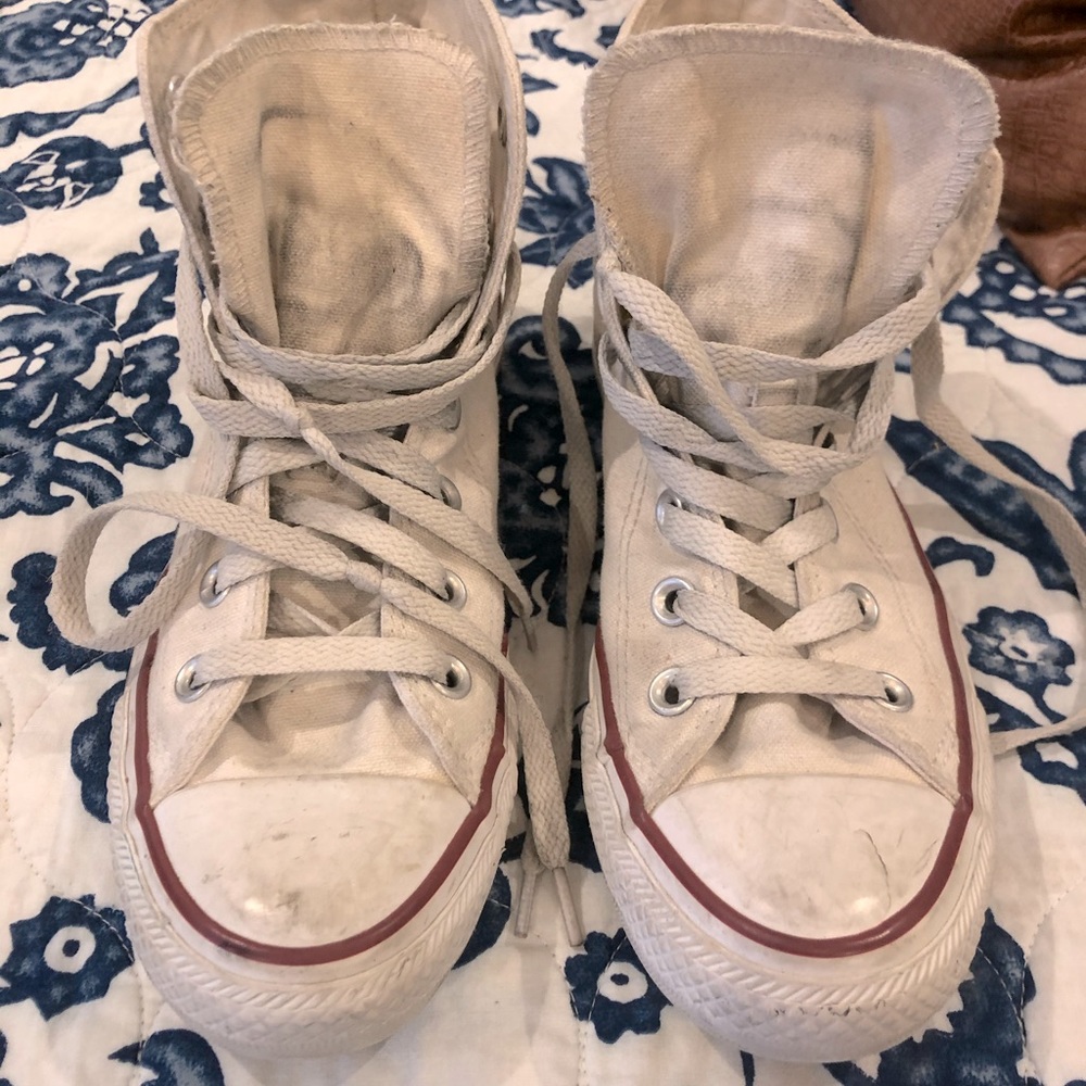 High 🔝 Converse Sneakers 🤍